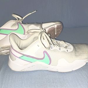 Nike Woman's Legend Training Shoes Size 8